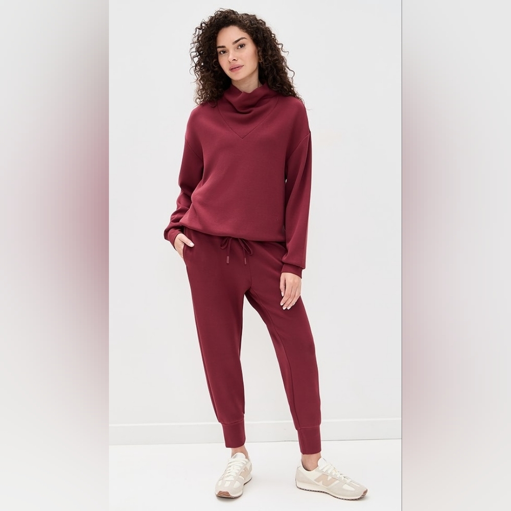 Varley Women's Burgundy 2 Piece Pant and Sweater